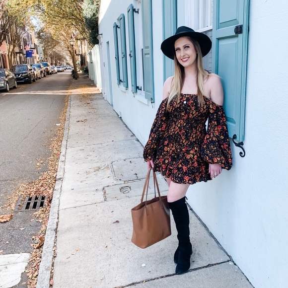 ♡ Meet your Posher, Emily ♡ - Picture 3 of 7